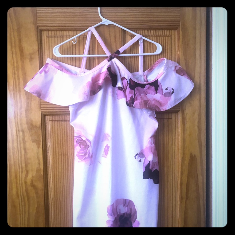 Beautiful bodycon dress with flowers.